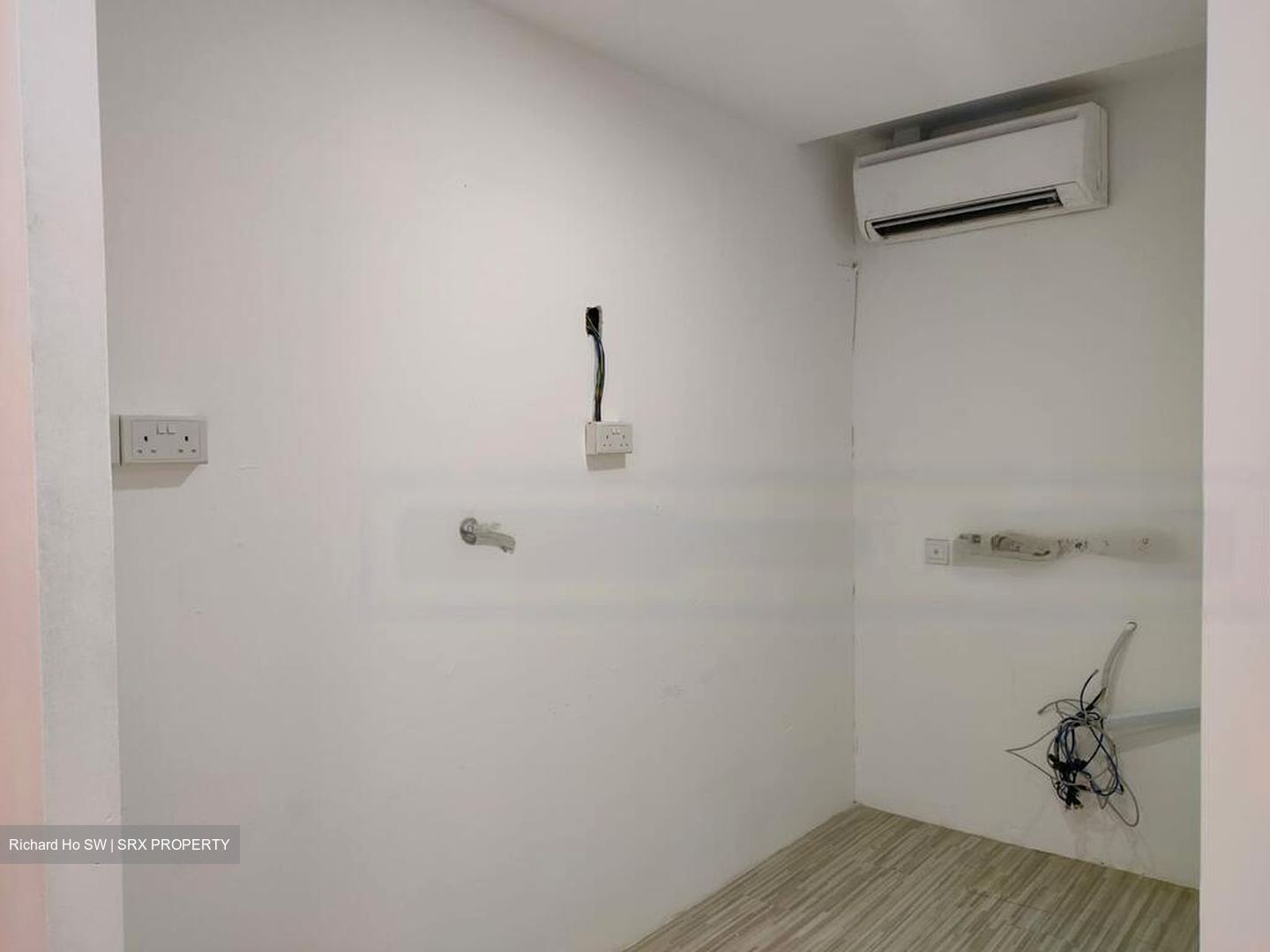 Upper Serangoon Shopping Centre (D19), Retail #473986891